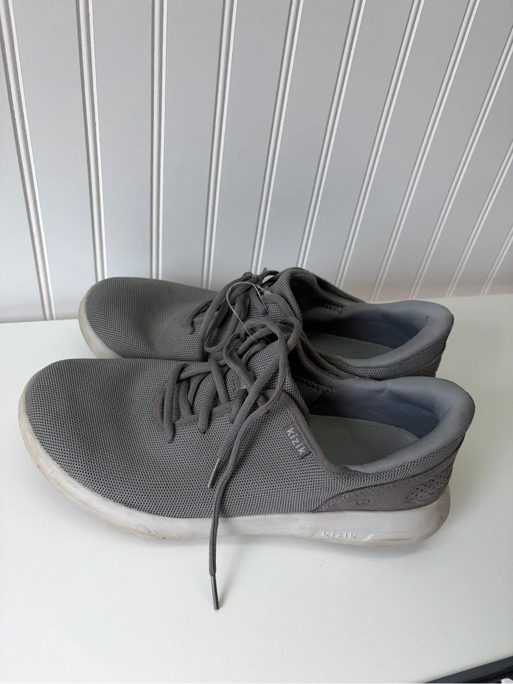 Kizik Men’s Gray Lace-Up Comfort Sneakers